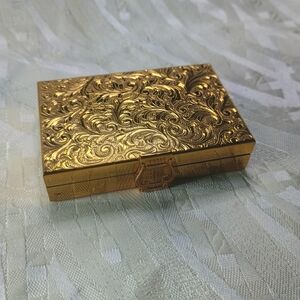 Elizabeth Arden Ornate Gold tone Ladies Compact / With Music BOX